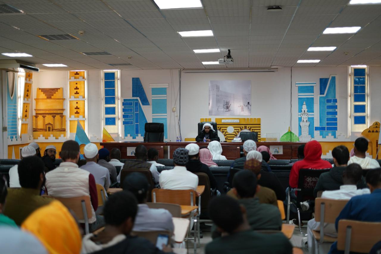 تنفيذ لقاء أكاديمي لطلاب معهد تعليم اللغة العربية بالتعاون مع وحدة التوعية الفكرية يوم الاثنين 27-رجب-1446